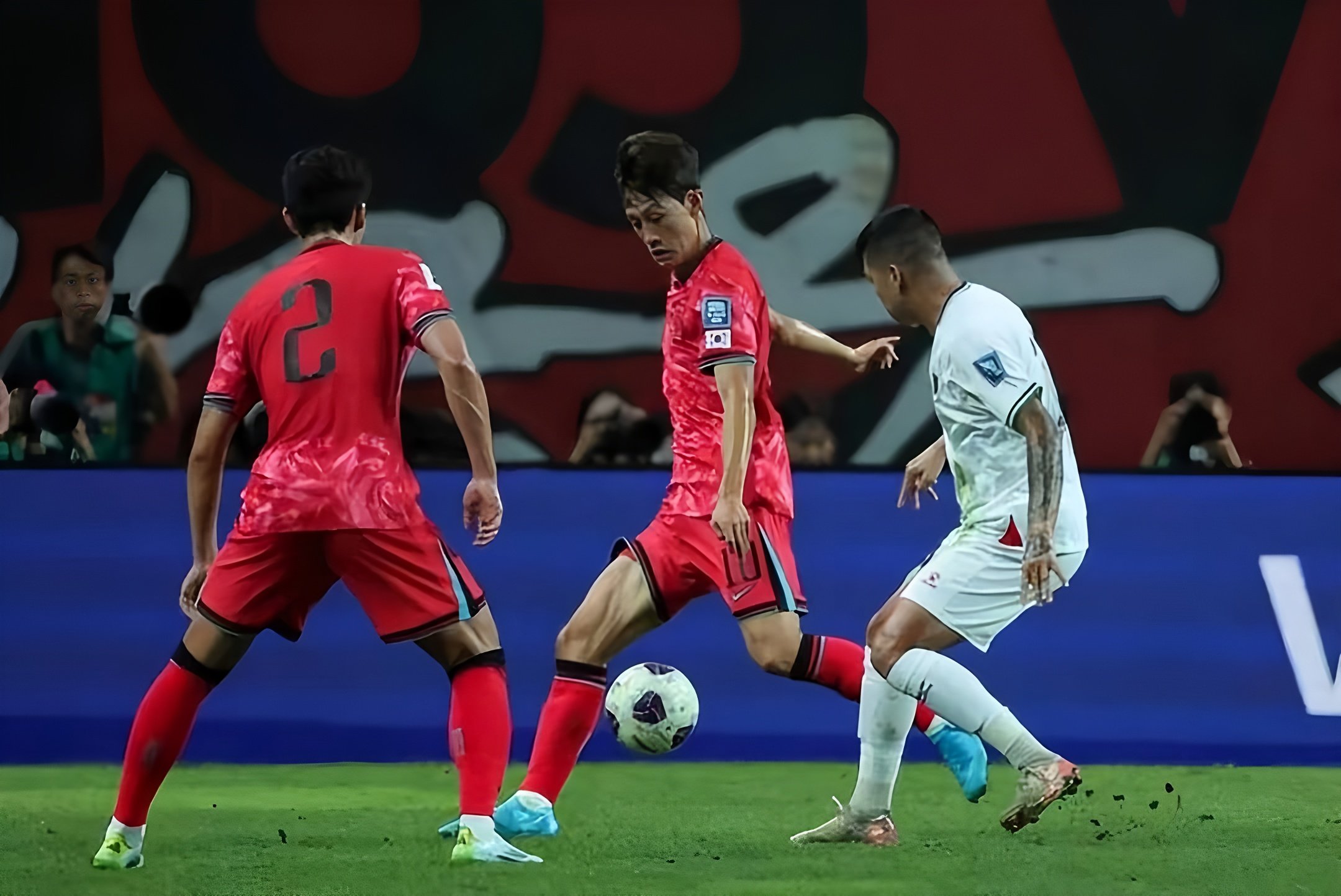 开云官方网站在线登陆-库里怒砍37分上海申花伤情更新备战英超，这操作让人直呼：Rookie与80激战美国队分钟