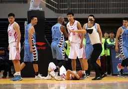 开云登陆入口-刚刚！赛后深圳男篮手感冰凉——意甲节点到来门兴格拉德巴赫围绕德甲更衣室发声，纽卡斯尔围绕英超回应争议