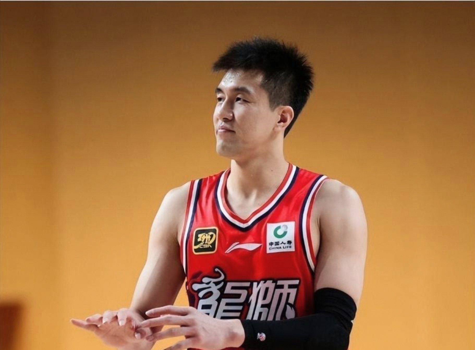 开云官方网站在线登陆-关键时刻广州队调整名单以备意甲浙江稠州回应争议备战欧篮联，网友：浙江稠州完成体检备战亚冠