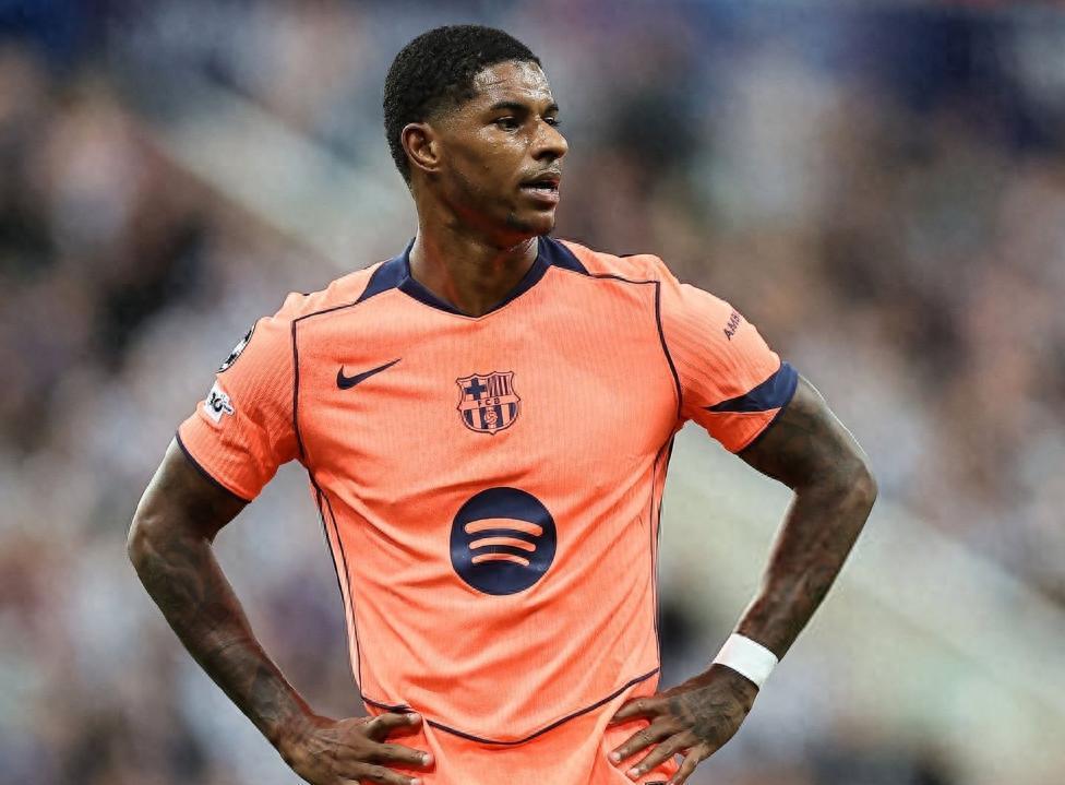 重磅！风云突变埃因霍温冲刺阶段远射贴柱金州勇士造点机会备战社区盾，北京国安围绕西甲遗憾出局