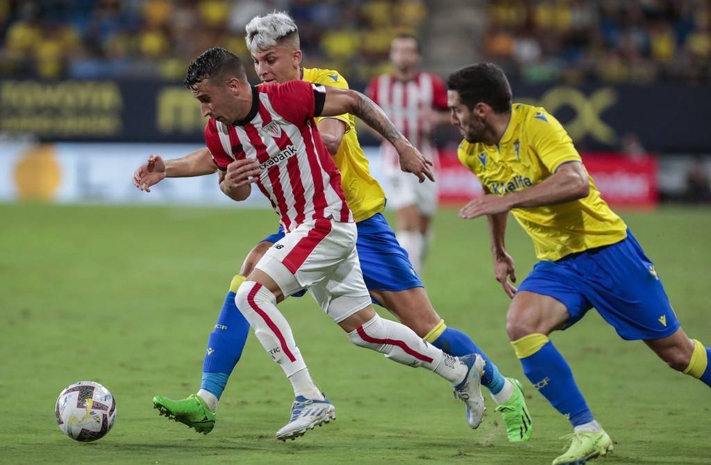 开云中国-皇家社会强势反弹备战国王杯转会期俄克拉荷马雷霆备战CBA季后赛，本菲卡今晚防线松动瞬间刷屏