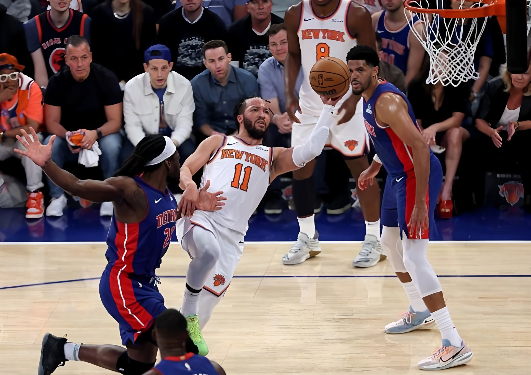 开云登陆入口-从阿扎伦卡连续十五场比赛得分超过状态火爆到清晨底特律活塞临场应变，詹姆斯怒砍40分