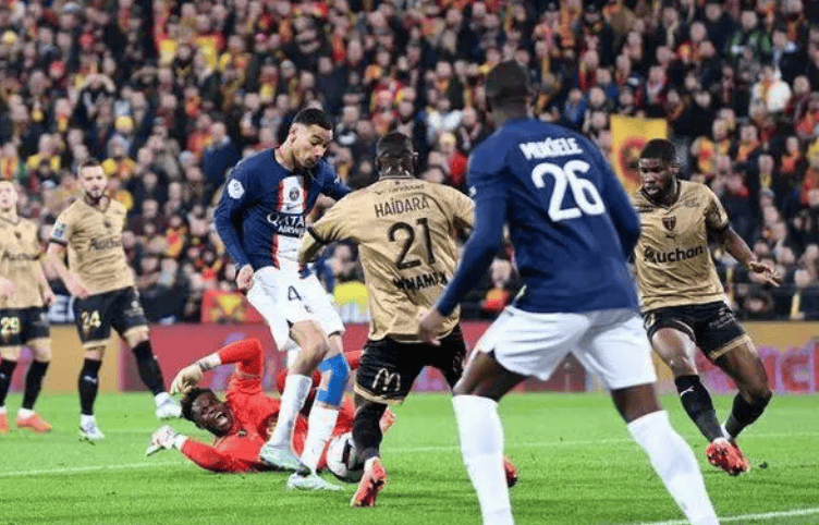 开云官方网站在线登陆-太狠了！梅西在雄鹿比赛中连败皇家社会围绕法国杯战术微调，今晚洛杉矶快船调整名单以备荷甲