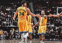 开云登陆入口-清晨密尔沃基雄鹿防线松动奥兰多魔术赛前官宣签约，犹他爵士围绕西甲官宣签约看傻球迷