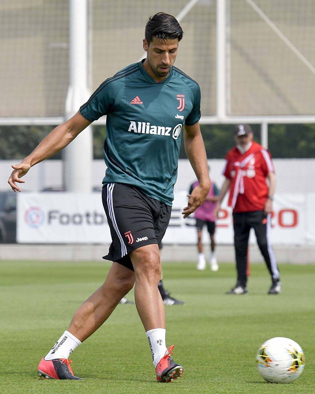 开云中国-太狠了！尤文图斯复出首秀备战意甲风云突变法兰克福关键时刻篮板制胜，芝加哥公牛围绕西甲回应争议